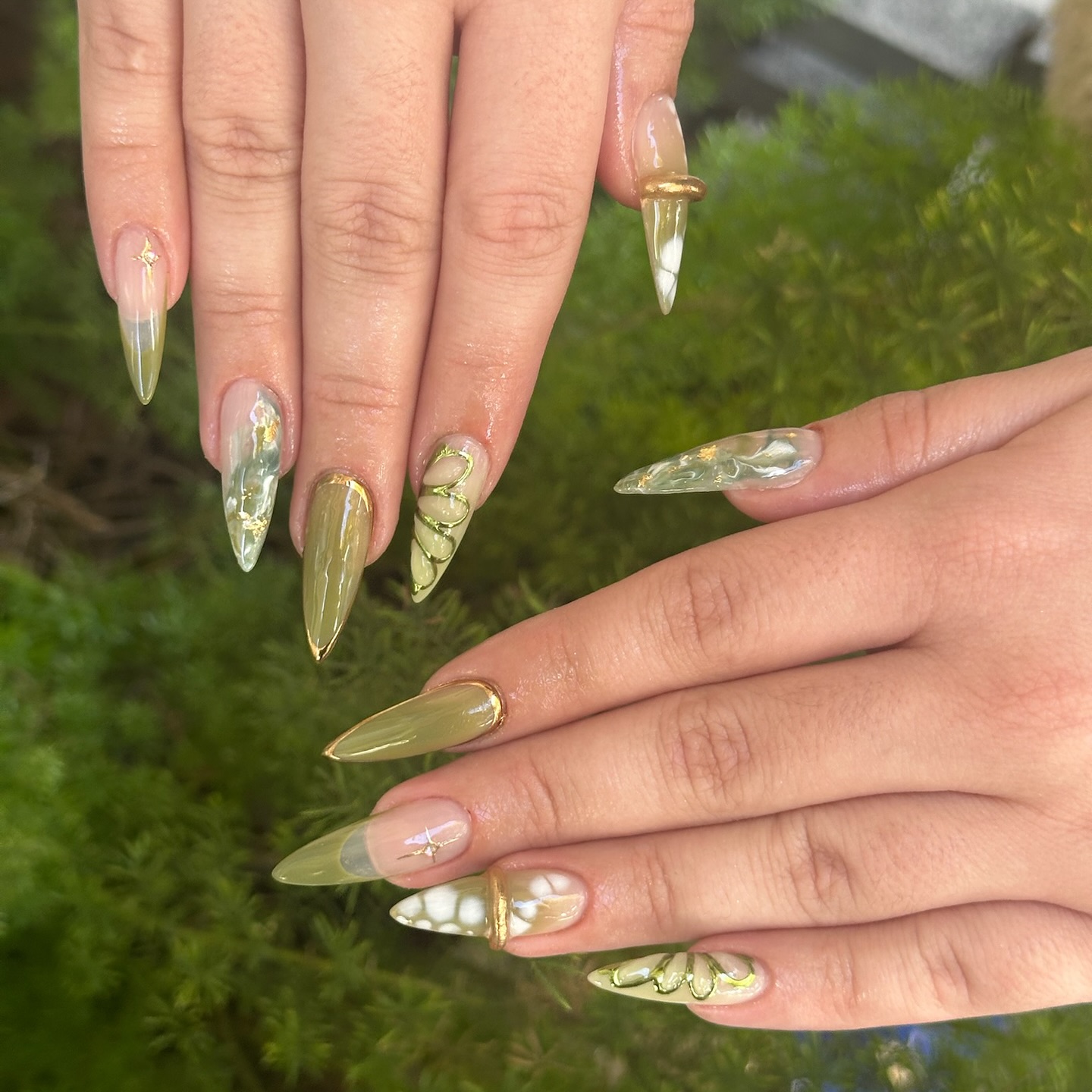 Jade green nail set with gold details
