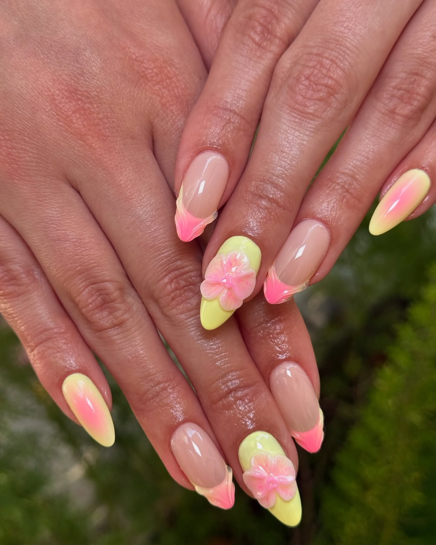 Summer nail set with 3D flowers